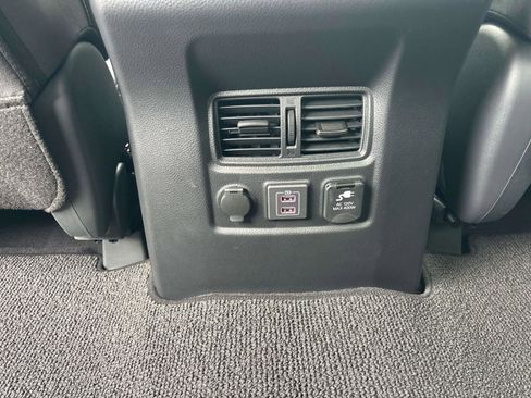 Used 2023 Nissan Titan SV w/ SV Convenience Package image 11