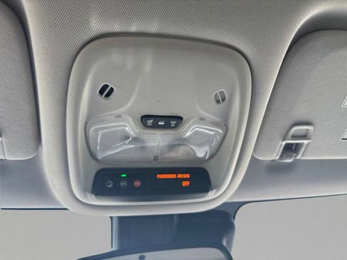 Used 2021 Chevrolet TrailBlazer LT w/ Premium Seating Package FWD image 15