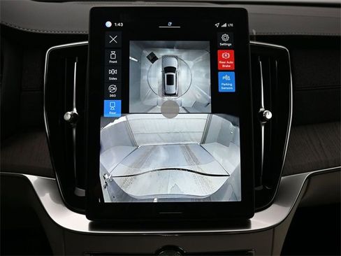 New 2026 Volvo XC90 B6 Ultra image 16