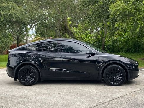 Used 2023 Tesla Model Y AWD image 10