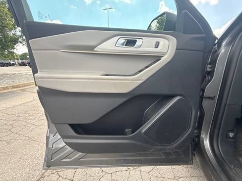 Used 2025 Ford Explorer Active w/ Active Comfort Package AWD/4WD image 14