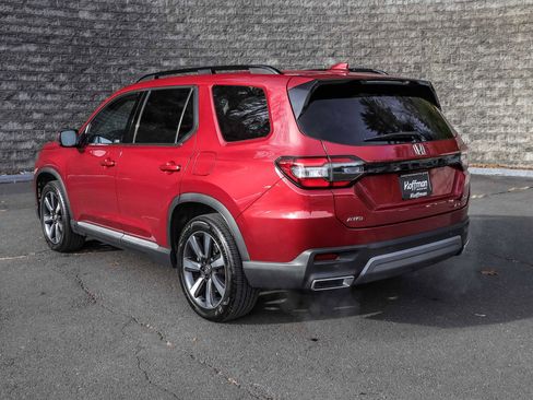 Used 2025 Honda Pilot Touring image 8