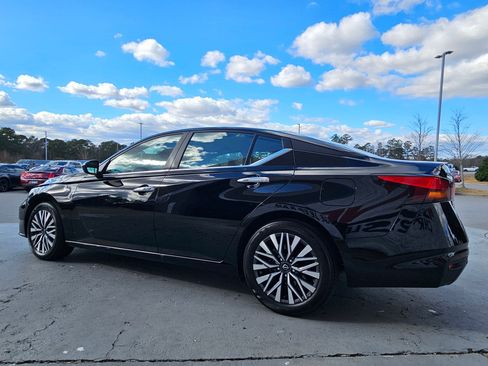 Used 2025 Nissan Altima 2.5 SV image 5