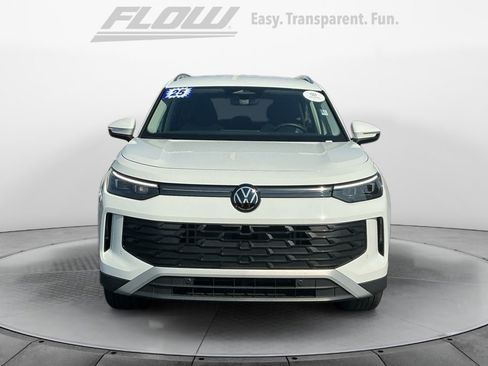 Certified 2025 Volkswagen Tiguan S w/ 18" Wheel Package image 3