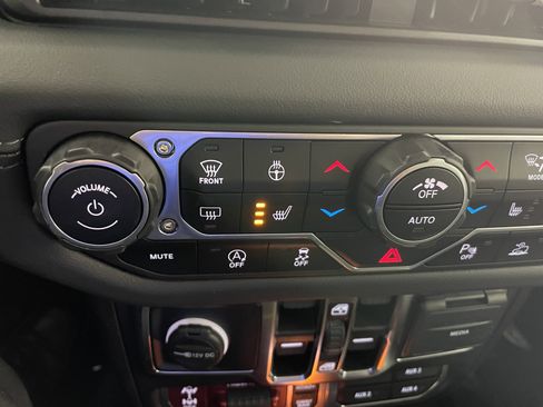 Used 2024 Jeep Gladiator Rubicon w/ Safety Group image 21