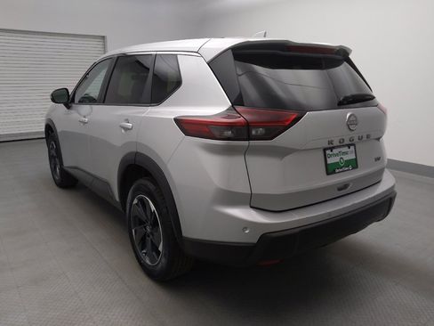 Used 2024 Nissan Rogue SV image 5