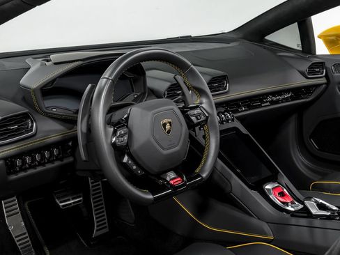 Used 2022 Lamborghini Huracan EVO RWD image 12