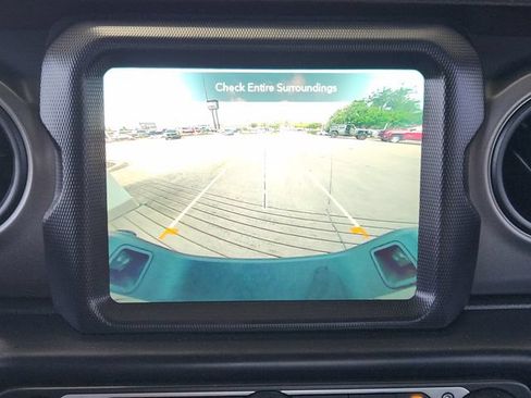 Used 2022 Jeep Gladiator Sport AWD/4WD image 6