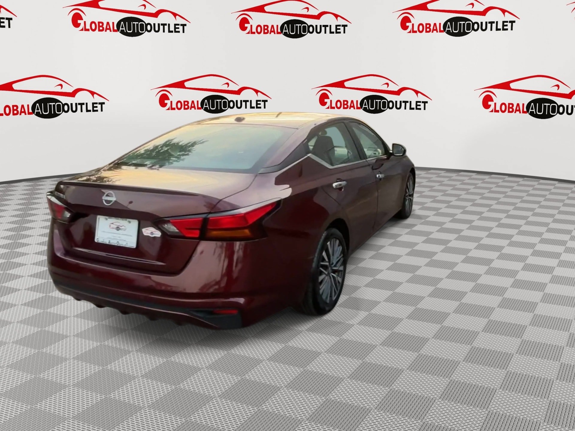 Used 2025 Nissan Altima 2.5 SV FWD image 7