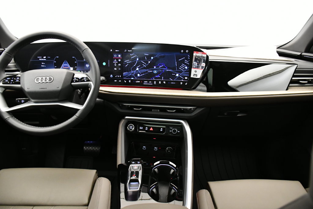 Used 2025 Audi Q5 Premium w/ Premium Plus AWD/4WD image 19