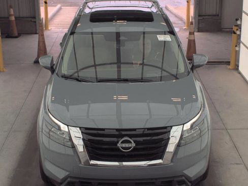 Used 2025 Nissan Pathfinder Platinum image 2