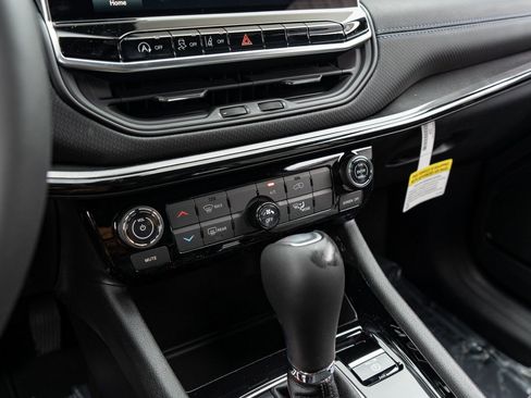 New 2026 Jeep Compass Latitude image 24