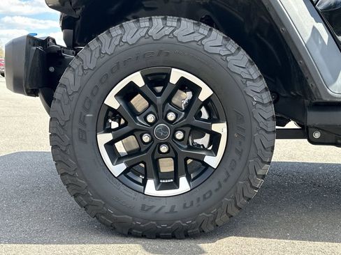 Certified 2025 Jeep Wrangler Unlimited Rubicon 4xe AWD/4WD image 16