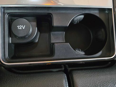 Used 2018 Land Rover Range Rover Velar S image 33