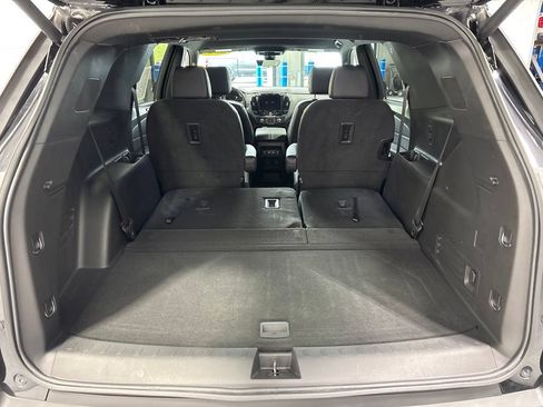 Used 2023 Chevrolet Traverse LT w/ LT Premium Package AWD/4WD image 52