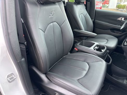 New 2026 Chrysler Pacifica Select image 60