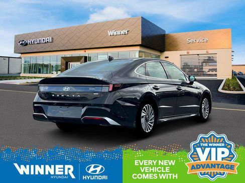 New 2025 Hyundai Sonata Limited image 8