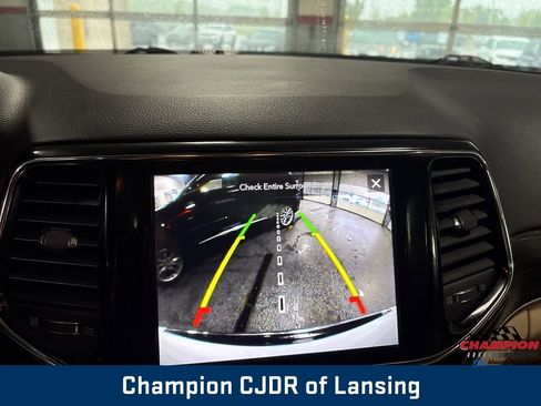 Used 2020 Jeep Grand Cherokee Limited w/ Luxury Group II image 28