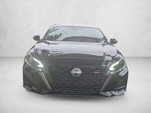 Used 2023 Nissan Altima 2.5 SR w/ SR Premium Package FWD image 2
