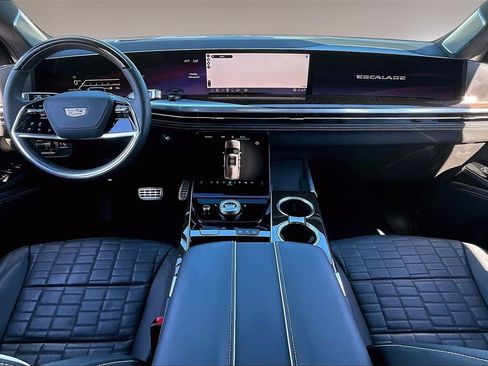 Used 2025 Cadillac Escalade Sport Platinum w/ LPO, ONYX Package image 15
