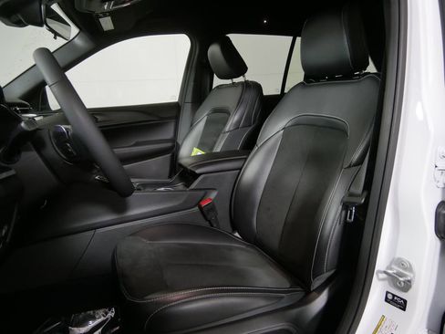 Used 2025 Jeep Grand Cherokee Altitude AWD/4WD image 11