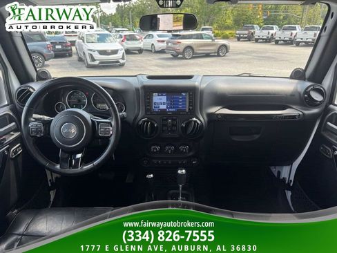 Used 2012 Jeep Wrangler Unlimited Sahara AWD/4WD image 14