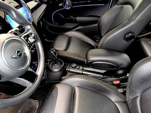 Certified 2023 MINI Cooper S w/ Signature Upholstery Package FWD image 18