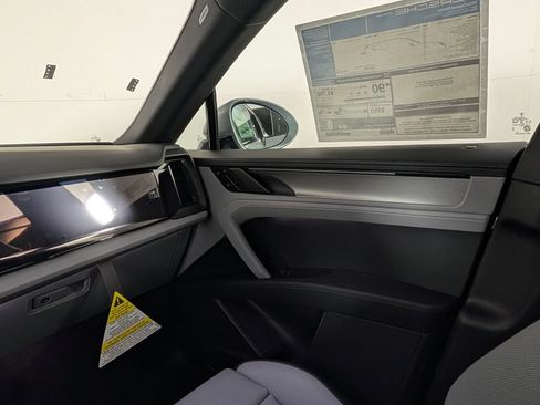 New 2026 Porsche Cayenne Electric AWD/4WD image 24