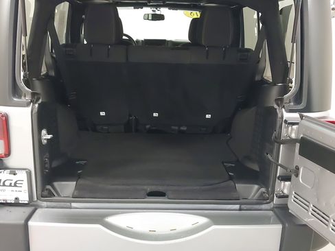 Used 2018 Jeep Wrangler Unlimited Sahara image 26