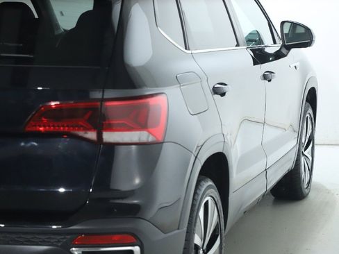 Used 2024 Volkswagen Taos SE image 45