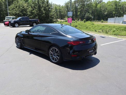 Used 2017 INFINITI Q60 Red Sport 400 RWD image 9