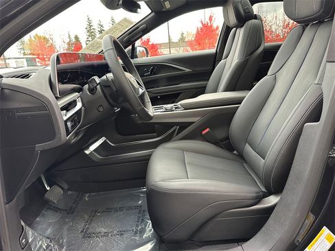 Used 2025 Cadillac Lyriq Sport image 19