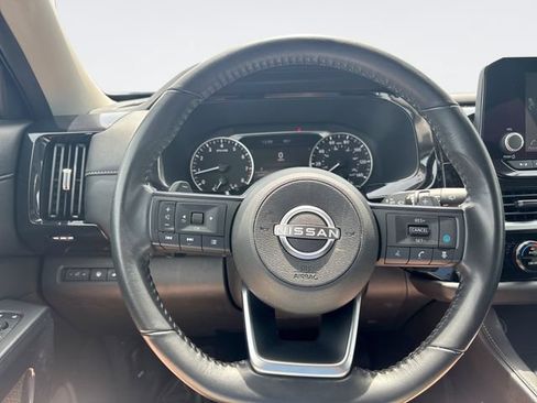 Used 2025 Nissan Pathfinder SV FWD image 14