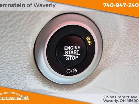 Used 2023 Chrysler Pacifica Touring-L image 21