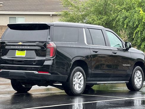 Used 2025 Chevrolet Suburban LT AWD/4WD image 11