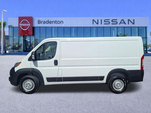 Used 2025 RAM ProMaster 2500 w/ Convenience Group FWD image 8