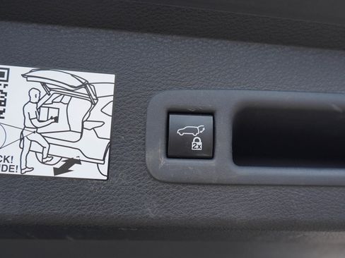 Used 2024 Toyota Sienna XLE FWD image 17