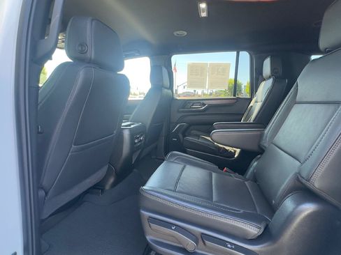 Used 2025 GMC Yukon XL Denali AWD/4WD image 9