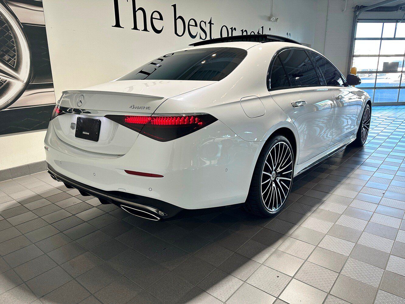Used 2024 Mercedes-Benz S 580 4MATIC Sedan image 4