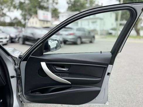 Used 2014 BMW 320i xDrive Sedan image 29