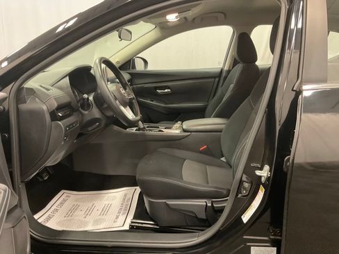 Used 2025 Nissan Sentra SV FWD image 4