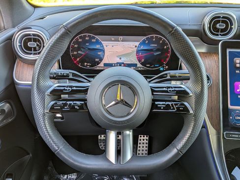 Used 2025 Mercedes-Benz GLC 300 4MATIC w/ AMG Line image 18