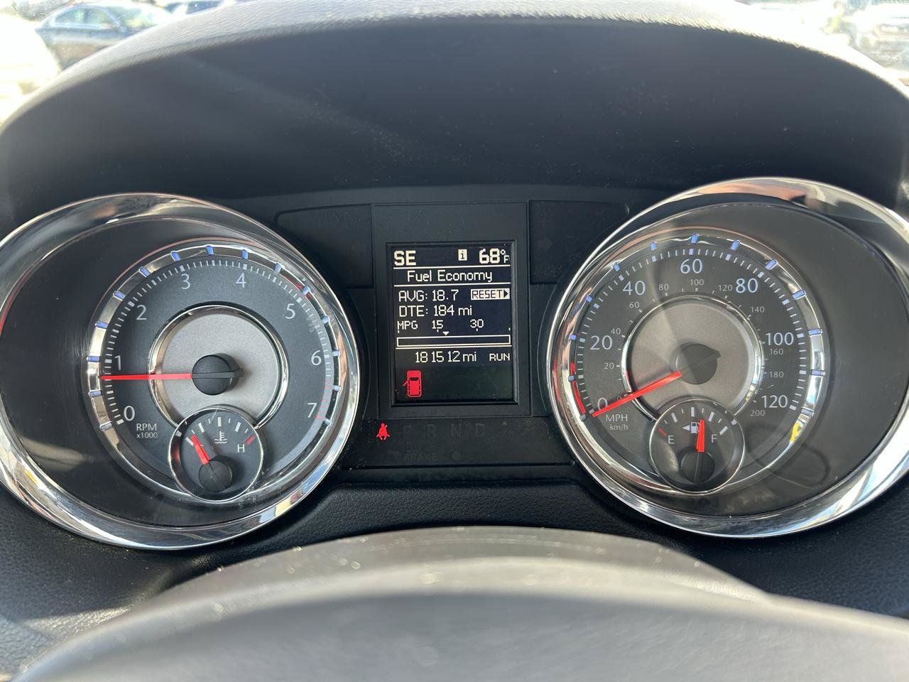 Used 2015 Chrysler Town & Country Touring FWD image 20