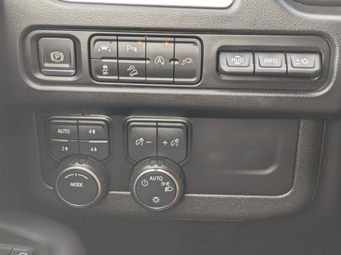 Used 2021 Chevrolet Tahoe High Country image 17