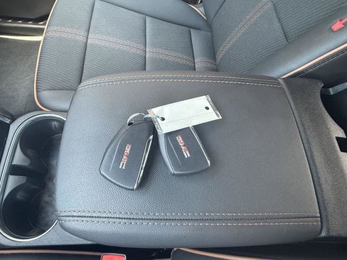 Used 2025 GMC Canyon AT4 AWD/4WD image 8