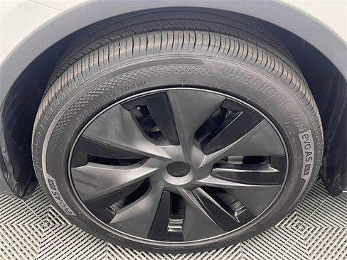 Used 2025 Tesla Model Y Long Range image 20
