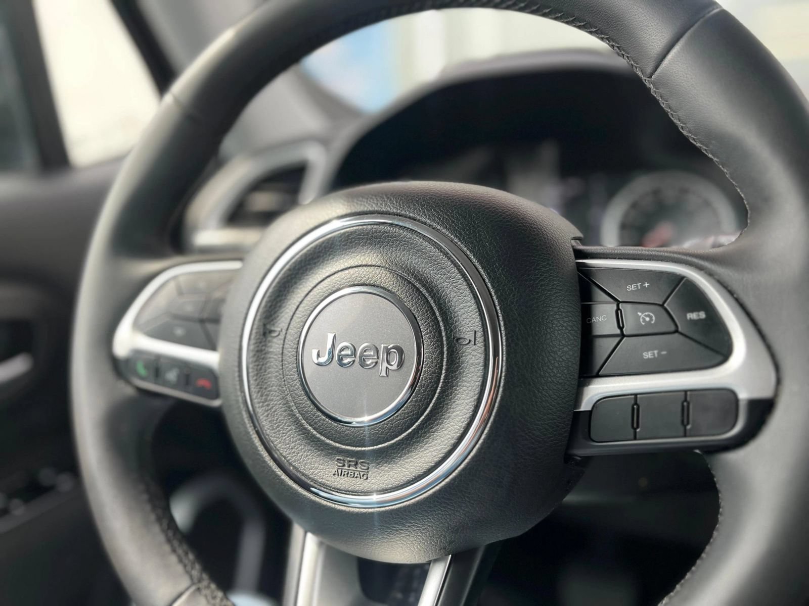 Used 2020 Jeep Renegade Latitude FWD image 15