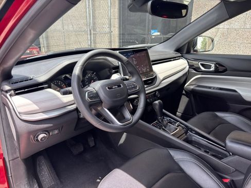 Used 2025 Jeep Compass Limited AWD/4WD image 35