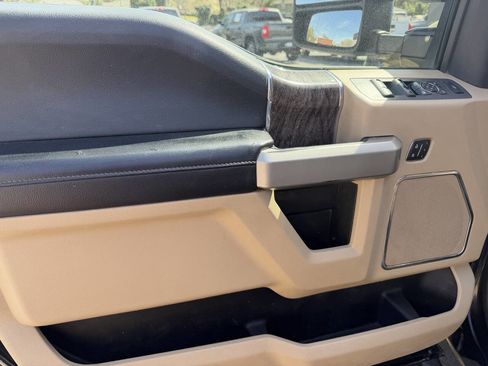 Used 2018 Ford F250 Lariat w/ Lariat Ultimate Package image 12