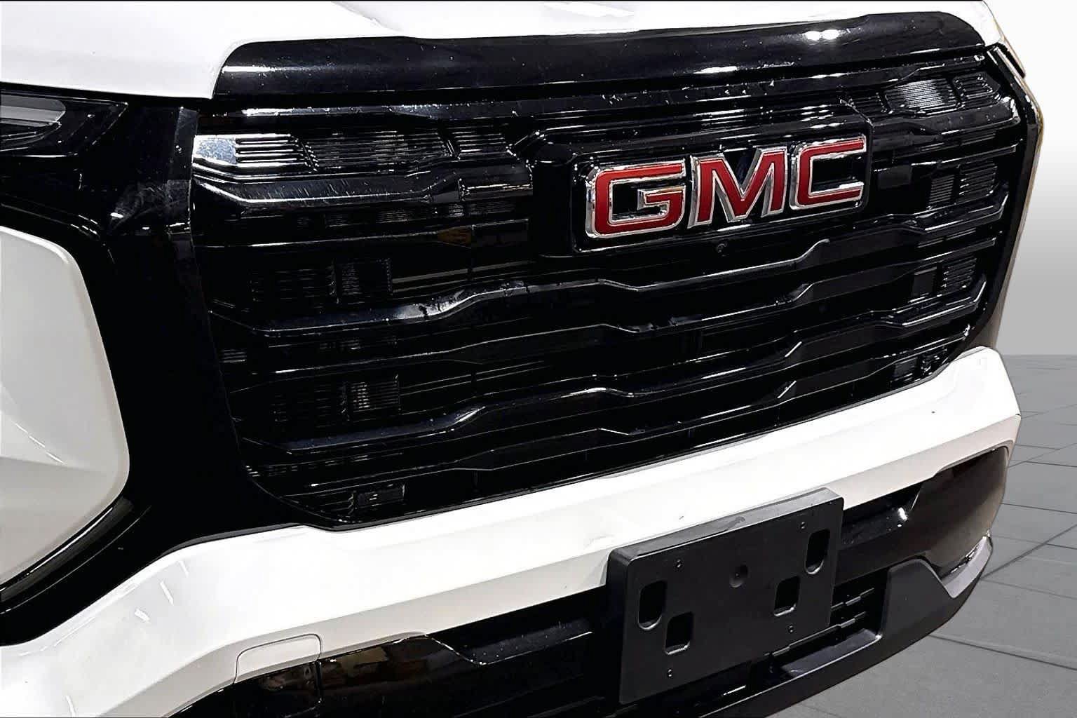 Used 2025 GMC Terrain Elevation w/ Elevation Premium Package AWD/4WD image 30